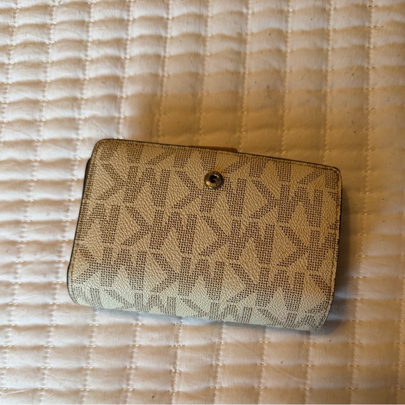 Michael Kors Medium Signature Logo Wallet - Picture 3 of 5